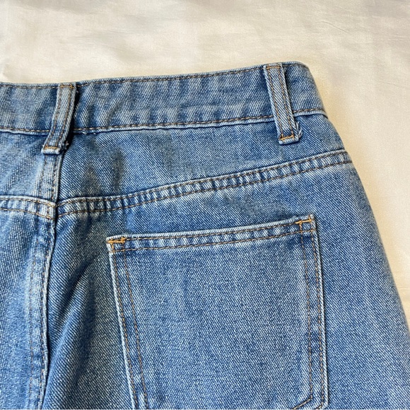 Dazy Medium Wash Blue Jeans Straight Leg High Rise Size Medium - Picture 4 of 8